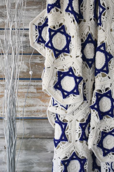 Free Pattern: Hanukkah Throw – Universal Yarn Creative Network Hanukkah Crochet, Beginner Crochet Blanket, Jewish Festivals, Universal Yarn, Crochet Stars, Beginner Crochet, Crochet Afghans, Groundhog Day, Colorful Scarf