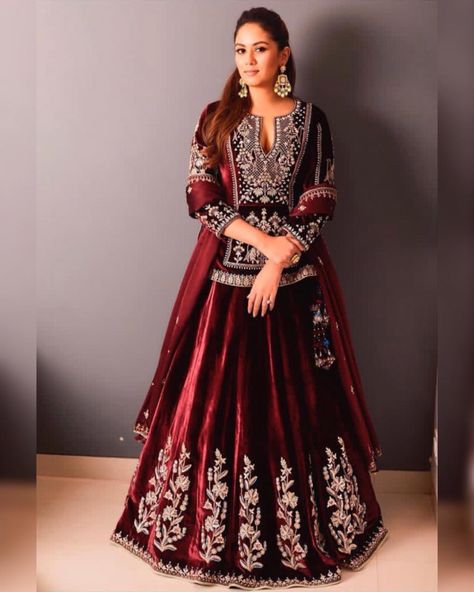 Anita dongre seems to be the celebrity favourite for the wedding season.  . WhatsApp us now for a personal shopping experience! +919152034996 . #perniaspopupshop #perniaspopupshopXAnitaDongre #AnitaDongre #WeddingSeason भारतीय दुल्हन संबंधी, डिजाइनर कपड़े, Long Blouse Designs, Velvet Dress Designs, Indian Party Wear, Indian Woman, Party Wear Lehenga, Dress Indian Style, Indian Wedding Outfits