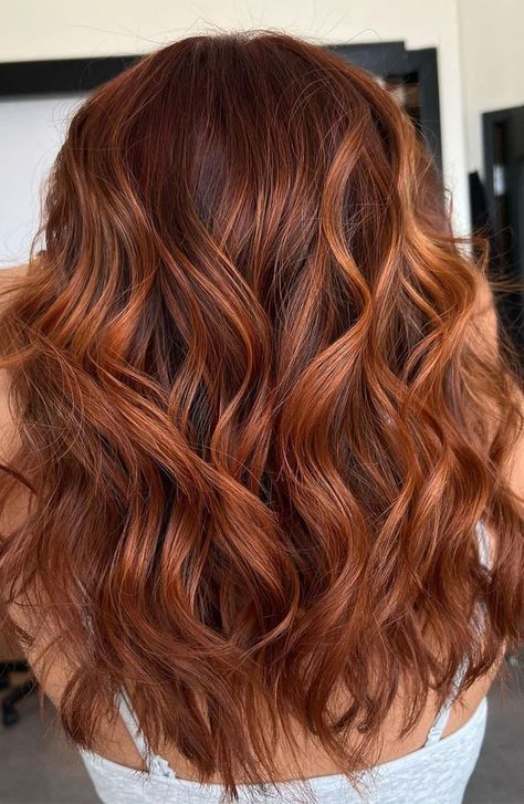 Warm and Inviting Fall Hair Colour Inspirations : Dimensional Copper Copper Toned Hair, Blonde With Curtain Bangs, Fall Hair Colour, Copper Highlights On Brown Hair, Hair Color For Fall, Dimensional Copper, Mushroom Blonde, Copper Balayage Brunette, Dark Hair Color