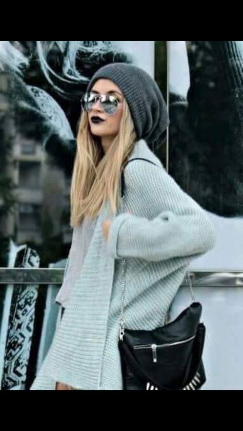 Beanie Outfit, Quoi Porter, Black Lipstick, Wearing Sunglasses, Cooler Look, Dark Wear, Slouchy Beanie, Looks Chic, Looks Style