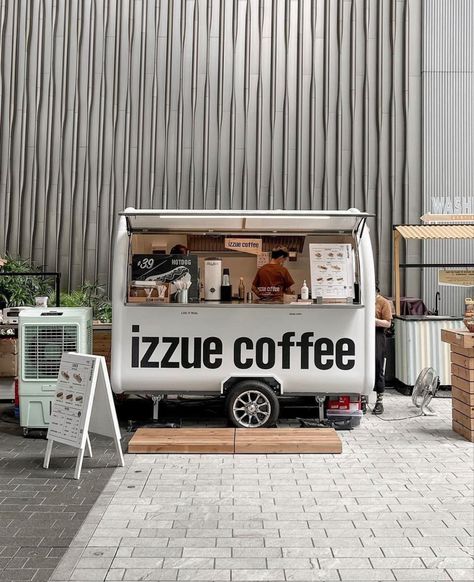 Coffe Mobile Bar, Coffe Trucks Idea, Foodtrucks Ideas Design, Coffee Truck Ideas Mobile Cafe, Food Truck Exterior, Coffee Truck Design, White Food Truck, Modern Food Truck, Trailer Cafe