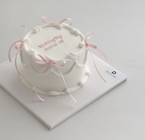 Aesthetic Birthday Cake Vintage, Minimalist White Cake, 14th Birthday Cakes, Coquette Core, Bow Cakes, Korean Cake, Funny Birthday Cakes, Pool Birthday, Pool Birthday Party