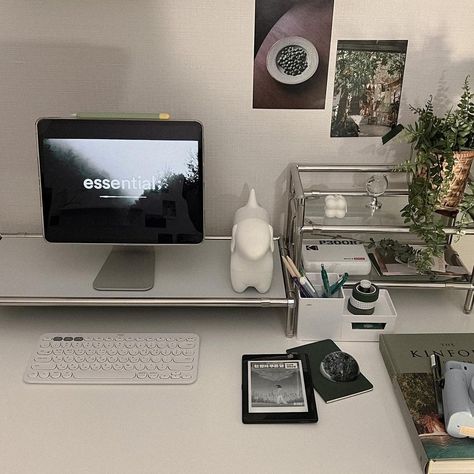 Desk Setup Ipad, Room Recor, White Desk Setup, Japanese Desk, Desk Aesthetic, Study Desk Decor, Desk Inspiration, Bedroom Setup, Bedroom Desk