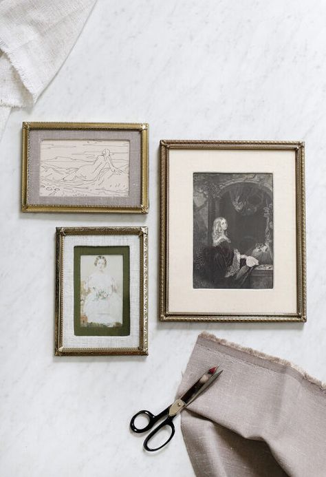 Learn how to make your own simple linen photo mats! #diy #photomat #frame Diy Farmhouse Crafts, Umbrella Wreath, Farmhouse Style Wreath, Simple Linen, Diy Leaves, Cottage Market, Farmhouse Crafts, Farmhouse Frames, Sewing Pillows