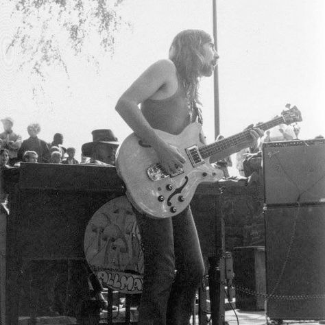 Craig Olesky on Instagram: “#FlashbackFriday. Check out this great photo of Berry Oakley playing his Guild Starfire bass on stage with the Allman Brothers Band at…” Mushroom Logo, Berry Oakley, The Allman Brothers, Gregg Allman, Piedmont Park, Allman Brothers Band, Allman Brothers, Old Rock, Back Friday