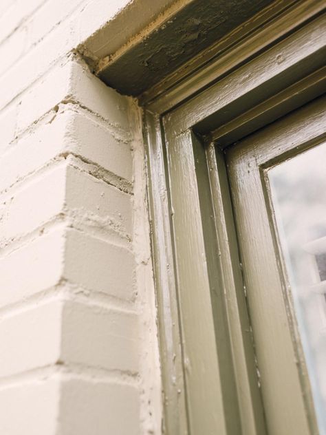 Paint Window Trim Painting Window Trim Exterior, Window Trim Color Exterior, Exterior Window Trim Ideas On Brick, Diy Exterior Window Trim, Paint Window Trim, Outdoor Window Trim, Window Seats Ideas, Exterior Window Trim Ideas, Colonial Renovation