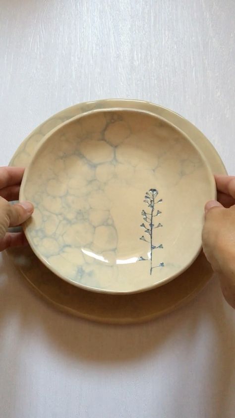 Bubble Glazing, Pottery Crafts, Ceramic Plate, Glazes For Pottery, Pottery Painting, Ceramic Plates, Trinket Dishes, Decorative Tray, Glaze