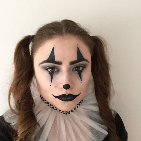 13 Days of Halloween Makeup-Harlequin Easy Jester Makeup, Black And White Face Paint Ideas, Black And White Clown Makeup Easy, Black And White Jester Makeup, Black White Clown Makeup, Basic Clown Makeup, Clown Makeup Black And White, Basic Halloween Makeup, Black Clown Makeup