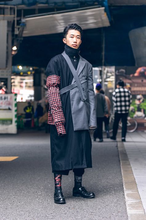 Japanese Street Fashion Grunge, Chinese Street Fashion Men, Kimono Street Style, Style Doc Martens, Tokyo Fashion Week Street Styles, Japanese Street Fashion Men, Japan Street Style, China Street Fashion, Harajuku Men