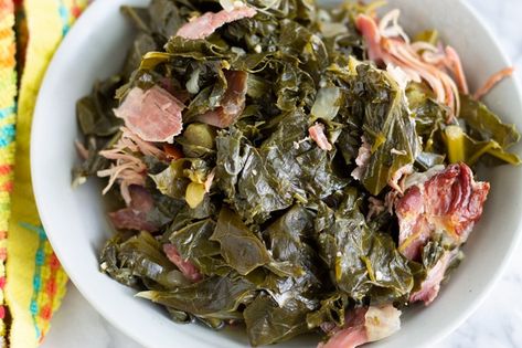 Southern Style Pressure Cooker Collard Greens Recipe - My Forking Life Pressure Cooker Collard Greens, Instant Pot Collard Greens Recipe, Instant Pot Collard Greens, Cooking Collard Greens, Southern Style Collard Greens, Instant Pot Veggies, Southern Collard Greens, Collard Greens Recipe, Classic Southern Recipes