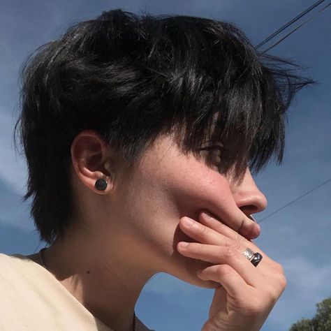 Short Hair Above Ears, Undercuts Masculine, Non Binary Hairstyles, Ftm Haircuts, Short Grunge Hair, Androgynous Hair, Short Hair Tomboy, Mullet Haircut, Haircut Inspo