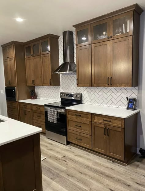 Dark Wood Kitchen With White Countertops, Dark Brown Cabinets White Counter, Walnut Stained Kitchen Cabinets, Dark Cabinet Kitchens, Brown Cabinets White Counter, House Aestethic, Modern Rustic Kitchen Design, Cabnits Kitchen, Rustic Kitchen Design Ideas