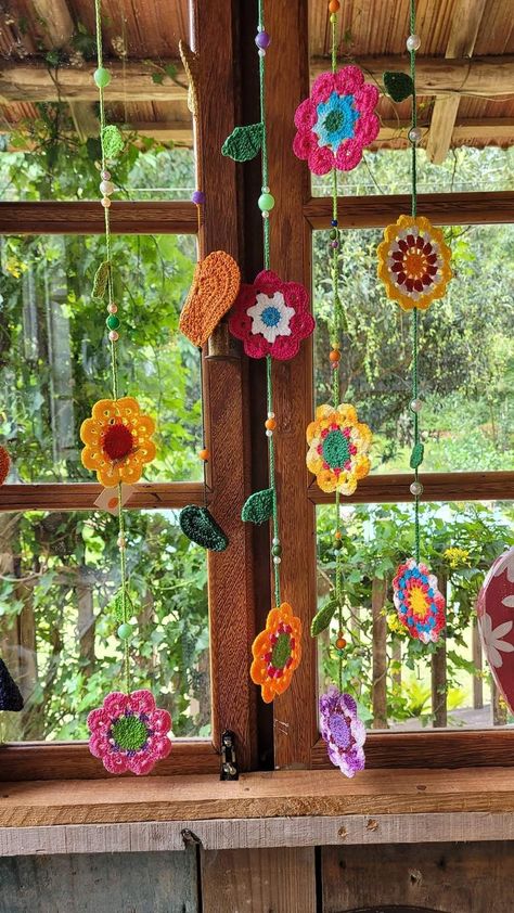 Crochet Patio Decor, Granny Square Curtains, Crochet Window Decoration, Crochet Garlands, Crochet Curtain Pattern, Crochet Placemat Patterns, Crochet Garden, Crochet Garland, Homemade Art