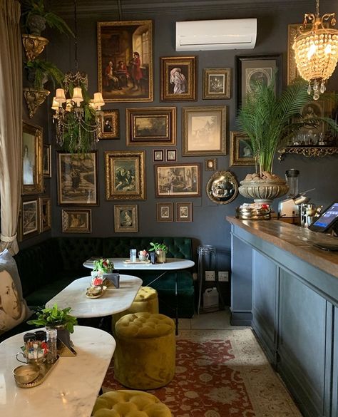 Wine Shop Decor, Eclectic Bar Decor, Vintage Bar Area In Home, French Bar Design, Cafe And Cocktail Bar, Bar In Home Ideas, Pub Room In House, Vintage Speakeasy Aesthetic, Cozy Bar Aesthetic