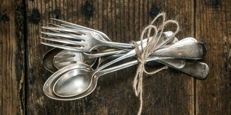 Vintage Silverware Crafts - Repurpose Old Silverware Silverware Photography, Vintage Silverware Crafts, Altered Spoons, Fork Crafts, Flatware Crafts, Cottage Details, Silver Spoon Jewelry, Cutlery Art, Fun Diy Craft Projects