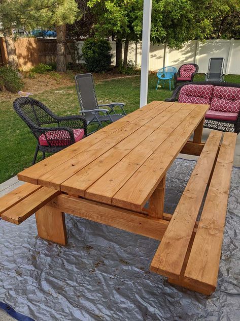 This DIY Extra Large Modern Picnic Table is perfect for large families and for entertaining. It's great for beginners and can be done in one afternoon. It's just $90 in materials and can seat 10 people. No angles or special tools required. Large Picnic Table, Picnic Table Ideas, Modern Picnic Table, Pallet Picnic Tables, Build A Picnic Table, Diy Picnic, Diy Desk Plans, Diy Picnic Table, Picnic Table Plans