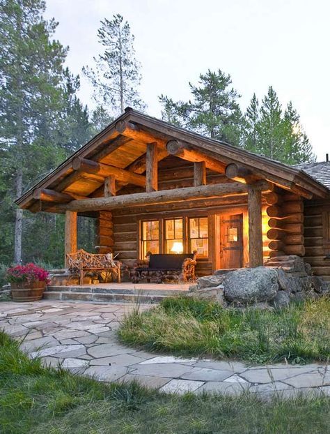 Cute+and+Cozy+Log+Home+|+12+Real+Log+Cabin+Homes+-+Take+A+Virtual+Tour+on+Homesteading! Log Cabin Kitchens, Old Log Cabin, Rustic Log Home, Log Cabin Living, Log Home Designs, Small Log Cabin, Rustic Log Cabin, Rustic Exterior, Log Cabin Decor