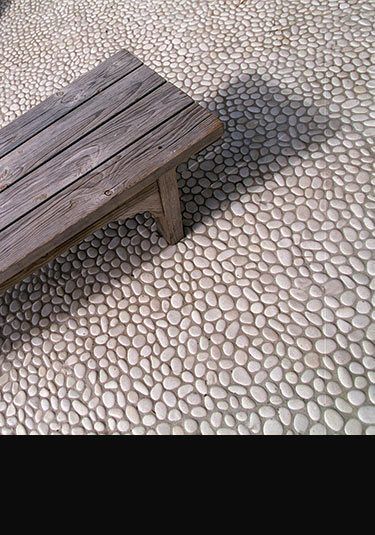 Pebble Stone Flooring, Pebble Floor, Driveway Paving, Pebble Tile, Courtyard Design, White Pebbles, Pebble Stone, River Stones, Beautiful Backyards