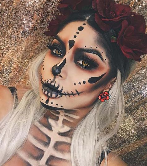 23 Sugar Skull Makeup Ideas for Halloween | StayGlam Horror Smink, Nem Halloween Makeup, Makijaż Sugar Skull, Mac Donalds, Extreme Make-up, Maquillage Halloween Simple, Halloween Makeup Sugar Skull, Make Up Diy, Makeup Zombie