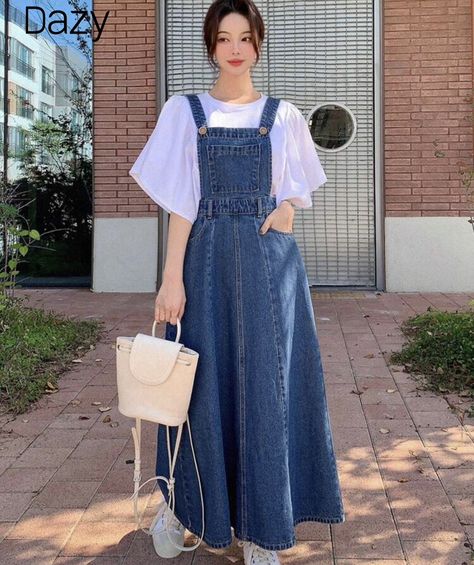 Overalls Dress Outfit, Jumper Dress Outfit, Denim Jumper Dress, Fashion Top Outfits, Cute Dress Outfits, Hijabi Outfits Casual, Denim Overall Dress, Trendy Fashion Tops, Muslimah Fashion Outfits