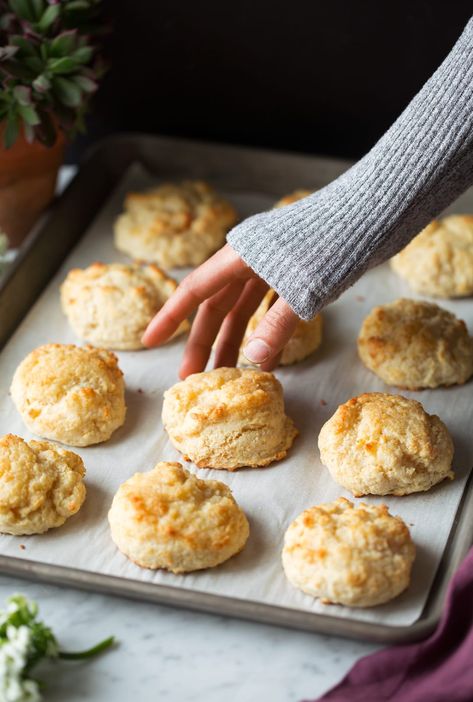 Buttermilk Drop Biscuits, Easy Drop Biscuits, Drop Biscuits Recipe, Buttermilk Biscuits Recipe, Buttermilk Recipes, Biscuit Rolls, Drop Biscuits, Biscuits Easy, Biscuit Mix