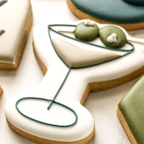 Deanna Williams on Instagram: "Any dirty martini lovers out there?? 😏🍸🫒  #sweetdeespatisserie #martinicookies #customcookies #longislandbakery #decoratedsugarcookies" Martini Cookies Decorated, Martini Cookies, Martini Glass Cookies, Glass Cookies, Martini Party, Cookies Royal Icing, Dirty 30, Dirty Martini, Cookies Decorated