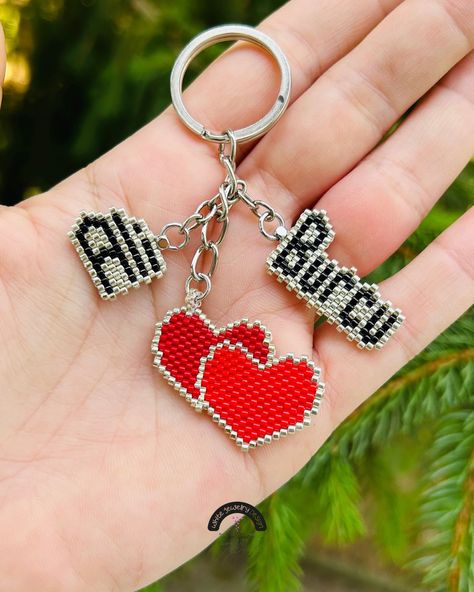 İsim Detaylı Kalp Anahtarlık 💞💞🗝️🗝️ Açtığı kapılar hep mutluluğa olsun… #whitejewelerydesign #miyuki #miyukibead #beadwork #beaded #handmade #jewelrydesign #handmadejewelry #takitasarim #kişiyeözelhediye #kişiyeözeltasarım #customgift #personalizedgifts #earrings #bracelet #necklace #keychain #accessory #designart #küpe #bileklik #kolye #anahtarlık #hediyelik #toplusipariş Miyuki Bead, Necklace Keychain, Bead Pattern, White Jewelry, Bracelet Necklace, Beading, Jewelry Design, Flag, Beads