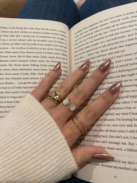 Fall Nails 2023 Aesthetic, Shimmer Tips Nails, Brownie Chrome Nails, Brown Chrome Acrylic Nails, Fall Brown Chrome Nails, Light Brown With Chrome Nails, Light Brown Shimmer Nails, Light Chocolate Glazed Donut Nails, Tan Chrome Nails Almond