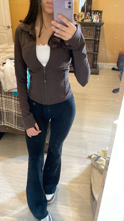 Lululemon Define Outfit, Lululemon Outfits Winter, Lululemon Winter Outfit, Outfit Ideas Lululemon, Brown Leggings Outfit, Brown Outfit Aesthetic, Affordable Winter Outfits, Winter Outfit Ideas For Women, Workout Lululemon