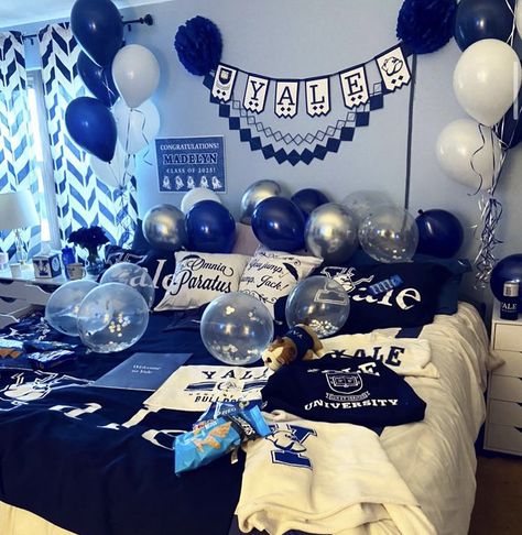 Yale Bed Party, College Acceptance Party, Yale Dorm, University Goals, College Decorations, College Announcements, College Bed, College Decision, College Goals