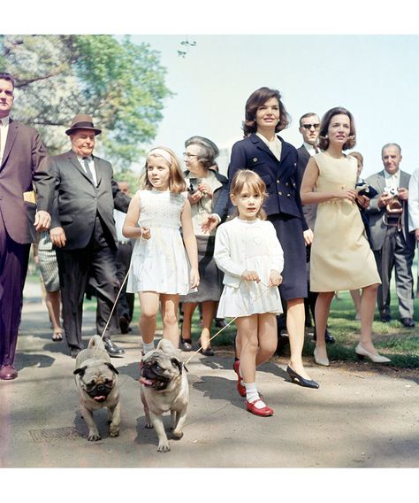 Lee Radziwill, Jackie Onassis, Jackie O, Glamorous Style, Natalie Portman, First Lady, Pug, Fashion Designer, Style Icons