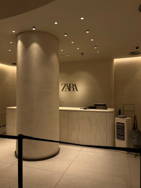 Zara Astethic, Zara Store Aesthetic, Zara Store Design, Zara Aesthetic, Barbershop Design Interior, Zara Shop, Zara Store, Highlights Ideas, Clothing Store Interior