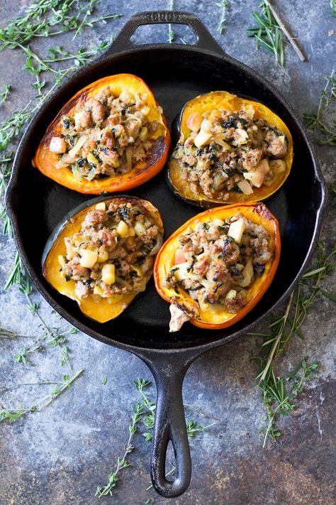 Caramelized Onion, Apple, and Sausage-Stuffed Acorn Squash {recipes entree caramelized onion apple sausage acorn squash vegetables} Chorizo Stuffed Acorn Squash, Easy Stuffed Acorn Squash, Paleo Acorn Squash, Squash Sausage, Sausage Stuffed Acorn Squash, Squash Butternut, Stuffed Butternut, Paleo Apple, Sausage Kale