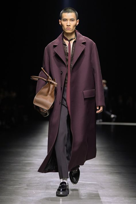 Gucci Men's Fall 2024 [PHOTOS] Gucci Menswear, Gucci Fashion, Mens Fall, Gucci Men, Fall 2024, Get Dressed, Boy Fashion, Put On, Fashion News