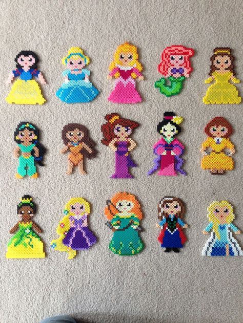 Hama Beads Disney, Perler Bead Designs, Perler Beads Ideas, Melty Bead Patterns, Art Perle, Fuse Bead Patterns, Hama Beads Design, 8bit Art, Fusion Beads