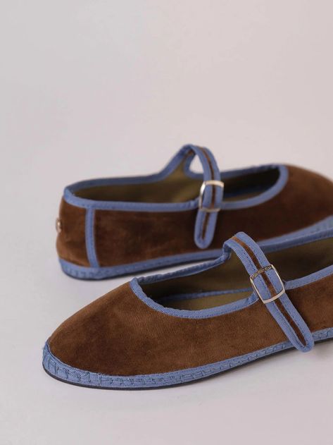 Svetis Mary Jane Camel – Sveti Stefan Sveti Stefan, Vegan Shoes Women, Mary Jane Flats, Eva Sole, Casual Summer Outfit, Sock Shoes, Fashion Item, Mary Janes, Me Too Shoes