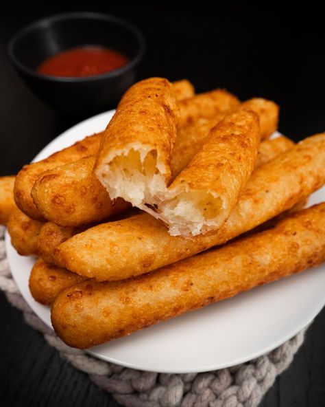 Sides Potatoes, Cheese Sticks Recipe, Mozzarella Cheese Sticks, Potato Sticks, Potato Cheese, Fried Foods, Cheese Sticks, Food Stands, Finger Food Appetizers