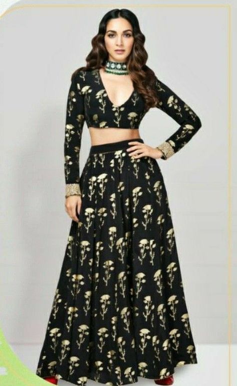 Kurtis Patterns, Reception Lengha, Wedding Outfits Indian, Trendy Kurti, Bridal Lehenga Online, Indian Bridesmaid Dresses, Designer Anarkali Dresses, Simple Lehenga, Saree Wearing Styles