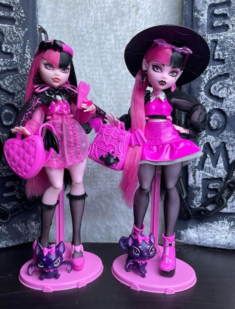 G3 Draculaura Doll, Draculaura Restyle, Scene Core Wallpaper, Draculaura G3, Arte Monster High, Monster High Pictures, Career Girl, Monster High Art, Pink Doll