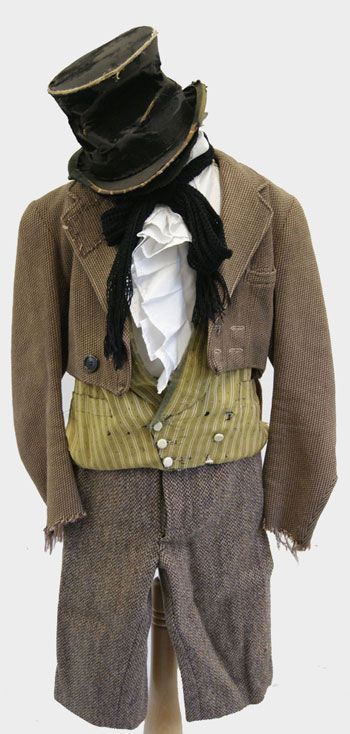 A perfect Victorian boys costume for Oliver! Oliver Costumes, Victorian Boy Costume, Dramatic Wardrobe, Sweeney Todd Costume, Victorian Fancy Dress, Diy Cape, Peter And The Starcatcher, Victorian Boy, Broadway Costumes