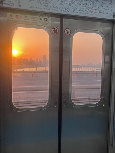 #sunset #seoul #subway #seoulsubway #서울 #southkorea #sk #seoulskyline #travel #visitseoul Seoul Subway Aesthetic, Seoul Summer Aesthetic, Seoul Sunset, Seoul Summer, Seoul Subway, Seoul Aesthetic, Italian Minimalism, Summer 25, Messy Room