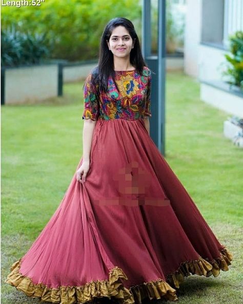 @kurthistore: “🌸 Feel the Fabrics 🌸 Swing in to an off beat Anarkali this season that falls like a dream on…” Georgette Gowns, Frock Models, Frocks And Gowns, Designer Anarkali Dresses, Long Frock Designs, Floral Frocks, Long Gown Design, Anarkali Dress Pattern, Frock For Women