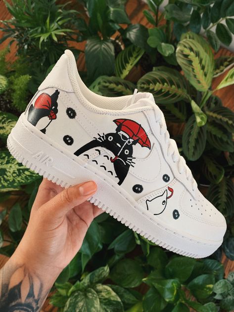 Custom anime Studio Ghibli My Neighbor Totoro Shoes Air Force 1’s. #art #painting #artist #anime #studioghibli #totoro #myneighbortotoro Anime Studio Ghibli, Studio Ghibli My Neighbor Totoro, Shoes Air Force, Ghibli My Neighbor Totoro, Anime Studio, Painted Shoes Diy, Custom Sneakers Diy, Custom Painted Shoes, Custom Shoes Diy