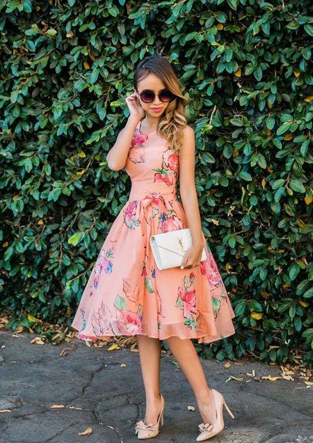 floral dress with chic bag and shoes / http://www.himisspuff.com/wedding-guest-dress-ideas/7/ Outdoor Wedding Guest Dresses, Gaun Tulle, Woman In A Dress, Garden Wedding Dress Guest, Looks Pinterest, Robes Vintage, Wedding Guest Style, Summer Wedding Guests, Summer Wedding Outfits