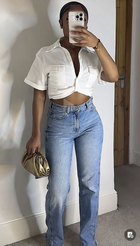 Jeans Outfit Chic Classy, Jeans And Top Black Women, White Top And Jeans Outfit Classy, White Top Blue Jeans Outfit, Dressy Tops With Jeans, Trendy Fitted Button-up Denim Top, Outfits Printemps, Corset Long Sleeve Top With Jeans, Denim Corset With White Shirt