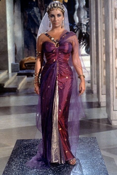 Elizabeth Taylor wearing purple garb in the 1963 Cleopatra film. Cleopatra Quotes, Edward Wilding, Elizabeth Taylor Cleopatra, Quotes Wisdom, Actrices Hollywood, Elizabeth Taylor, Hollywood Glamour, Hollywood Stars, Mode Inspiration