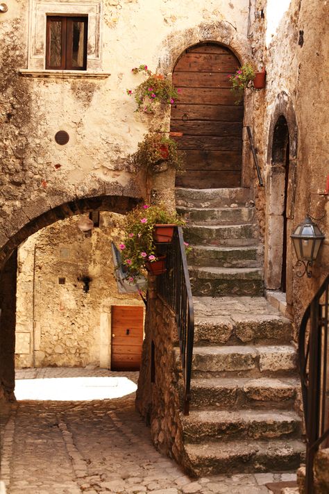 Santo Stefano di Sessanio, Italy فن الرسم بالمسامير, Stone Steps, Fotografi Vintage, Italy Aesthetic, Northern Italy, Old Buildings, Pretty Places, Travel Aesthetic, The Door