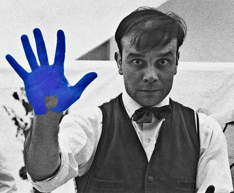 Yves Klein...French artist who liked to paint only in blue #NaaiAntwerp International Klein Blue, Jean Tinguely, Yves Klein Blue, Anthony Van Dyck, Diane Arbus, Yves Klein, Vivian Maier, Dan Brown, European Art