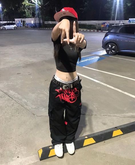 Streetwear Stage Outfit, Hood Baddie Outfits, Y2k Fashion Female, Street Racing Outfit, Hyperpop Outfit, Y2k Hip Hop Fashion, Kawaii Poses, Fotos Y2k, Japanese Streetwear Women