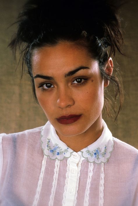 Shannon Sossamon, Taurus Horoscope Today, Shannyn Sossamon, Dead Leaves, A Knight's Tale, Bedroom Eyes, Quality Pictures, Movie Photo, Girl Crushes